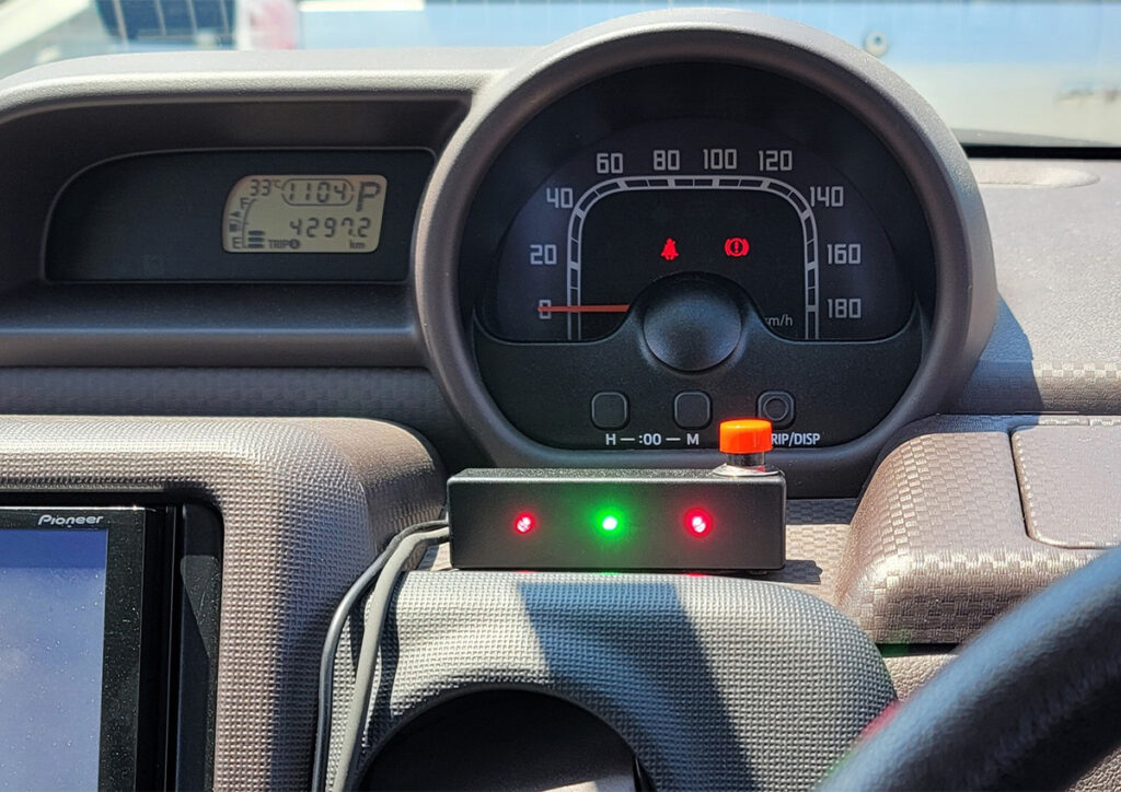 踏み間違い防止装置