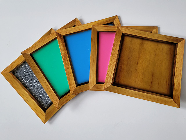 木に塗装をした写真